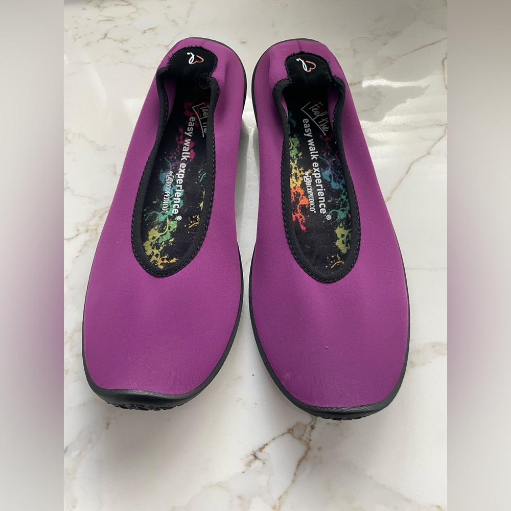 Size 10.5 (42 European) Purple Women's Slip on Arcopedico. EUC - almost new!